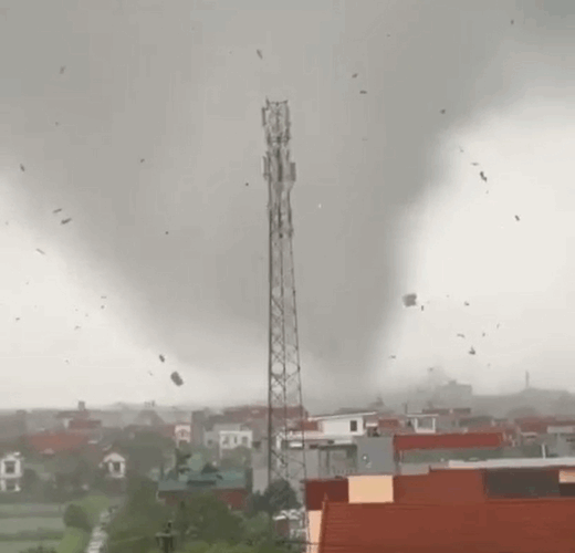 Con số thương vong khủng khiếp – Lốc xoáy khiến 33 người thương vong ở Ninh Bình, ‘kẻ huỷ diệt nguy hiểm’ nhất trong bão