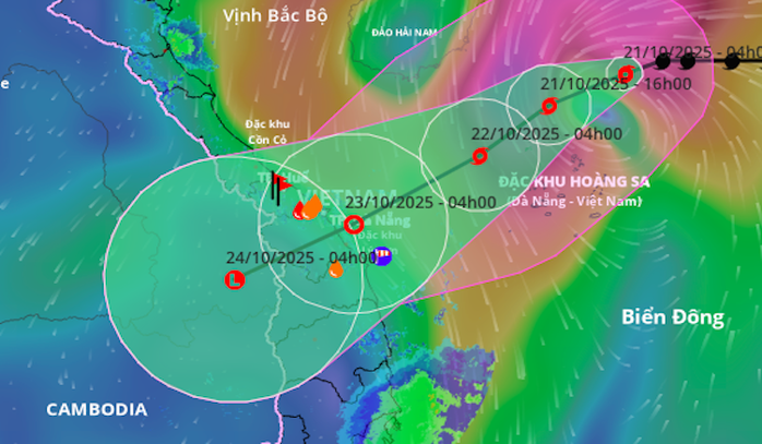 Bão số 12 Fengshen “gặp” không khí lạnh đổi hướng, gây mưa tới 900 mm ở miền Trung