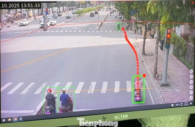 Cận cảnh camera AI ‘bắt lỗi’ chuẩn từng centimet người vi phạm xem là nhận lỗi