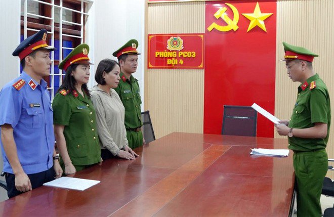 Bắt quả tang triệt phá đường dây sản xuất hàng triệu lít dầu ăn giả chuẩn bị xuất ra thị trường