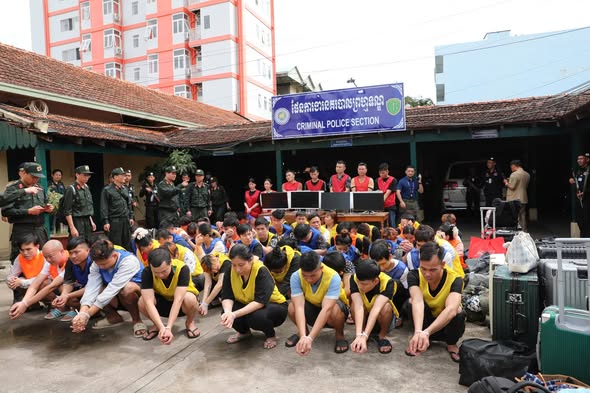 TRIỆT PHÁ CHUYÊN ÁN LỪA ĐẢO QUA MẠNG HƠN 300 TỶ ĐỒNG, BẮT 59 ĐỐI TƯỢNG TẠI CAMPUCHIA