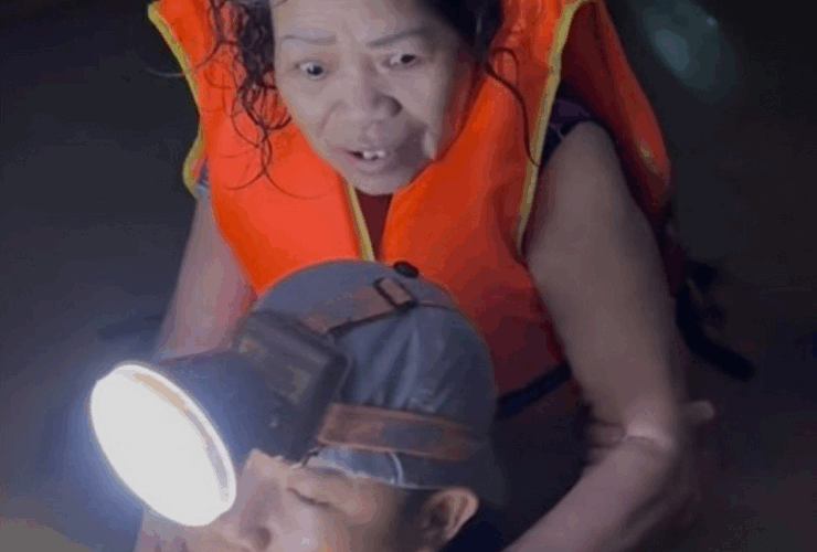 Lũ lịch sử, nhiều bệnh viện tại Huế chìm sâu, sạt lở khắp nơi ở Đà Nẵng