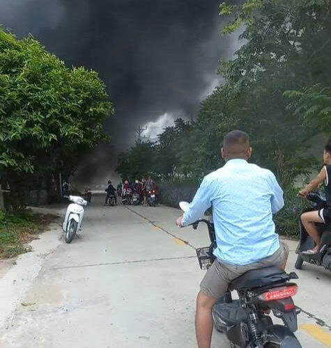 Hoàng Hoa -Tam Dương Bắc: Cháy công ty nhựa, ngọn lửa khủng khiếp