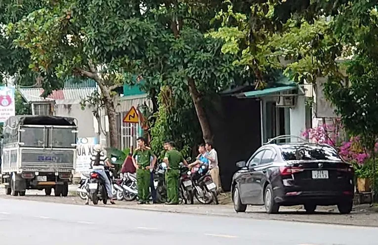 Khám xét khẩn cấp nhà riêng của facebooker chuyên kêu gọi từ thiện tại Điện Biên