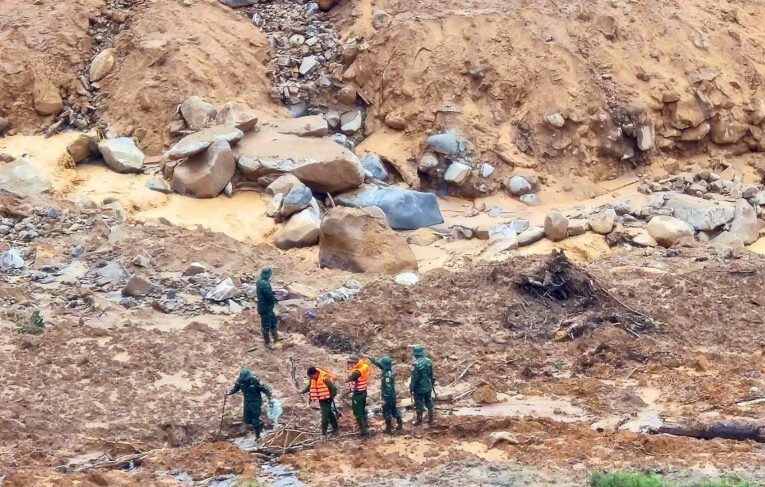 Đà Nẵng: Núi nổ và sạt lở, trụ sở công an xã phải tạm dừng hoạt động