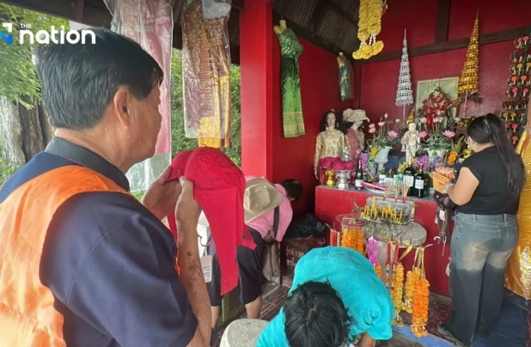 Ngôi đền kỳ lạ ở Thái Lan, người dân tạ lễ bằng áo lót phụ nữ