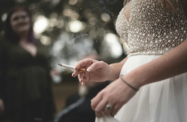 Sống chung với khói thuốc, nhiều phụ nữ trẻ âm thầm mất dần khả năng làm mẹ