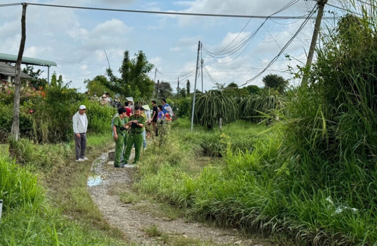 Phát hiện thi thể người đàn ông dưới ruộng sau khi nước ngập rút