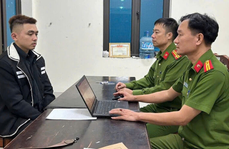 Đột nhập, khống chế chủ nhà để cướp tài sản.