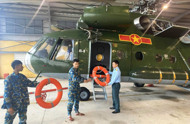 Điều máy bay chở phao cứu sinh tiếp tế vùng lũ Gia Lai, Đắk Lắk