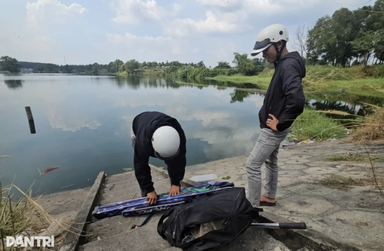 Cần thủ câu trúng thi thể nam giới dưới hồ nước ở TPHCM