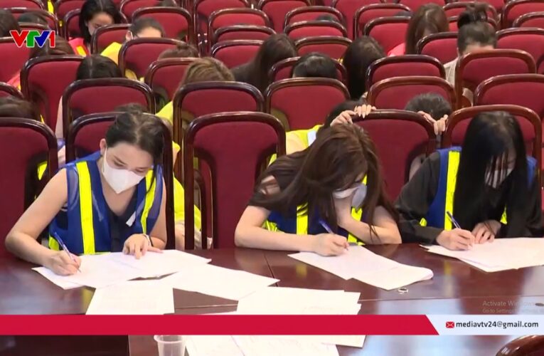 Đột kích một quán karaoke tại Trần Duy Hưng, Hà Nội.