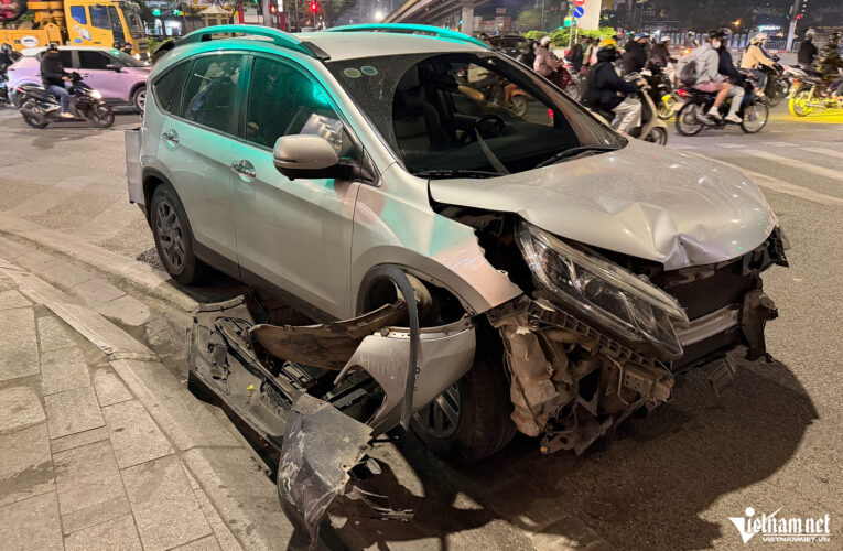 Hà Nội: Ô tô tải đâm ô tô con gây tai nạn liên hoàn, tài xế lái xe bỏ chạy