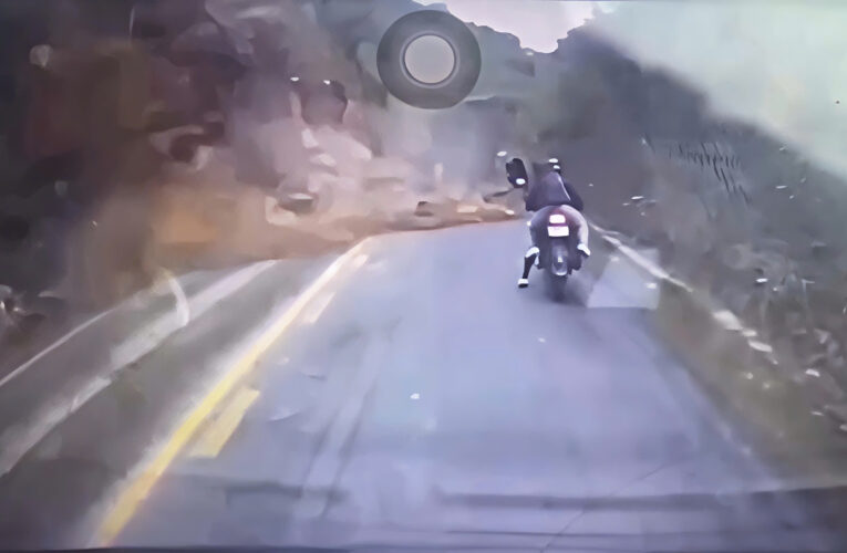 SẠT LỞ NGHIÊM TRỌNG TRÊN QUỐC LỘ 6 ĐOẠN QUA PHÚ THỌ.